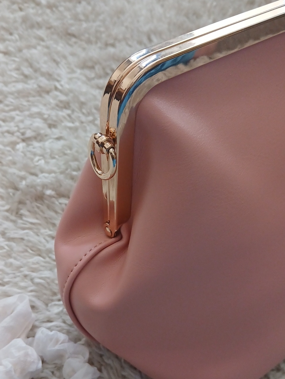NWOT PINK KISS LOCK CLUTCH - Picture 9 of 10